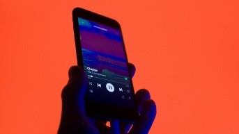 ¿Qué significa escuchar siempre la misma playlist? (Foto de Felirbe)