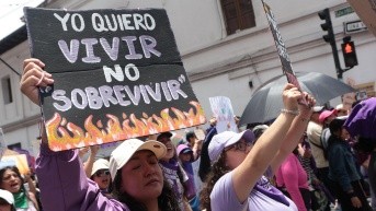 Marcha en Quito por el Día Internacional de la Mujer el 8 de marzo del 2025. (API)