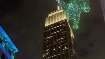 King Kong escala el Empire State, espectáculo de drones de StudioHock. (Instagram)