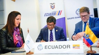 Alegría Crespo, ministra de Educación; Luis Alberto Jaramillo, ministro de Economía y Finanzas; y Boris Weber, representante del Banco Mundial (Ministerio de Economía y Finanzas)