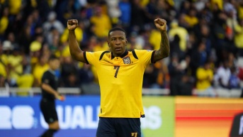 Pervis Estupiñán, lateral ecuatoriano. (API)