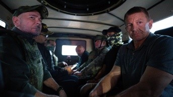 El estadounidense Erik Prince llegó a Ecuador. Participa en un megaoperativo en el suroeste de Guayaquil. (Ministerio de Defensa)