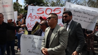 Guí­as Penitenciarios y familiares realizaron un Plantón en la Plaza Grande, para exigir mejoras en seguridad para desarrollar su trabajo. (Foto: API)
