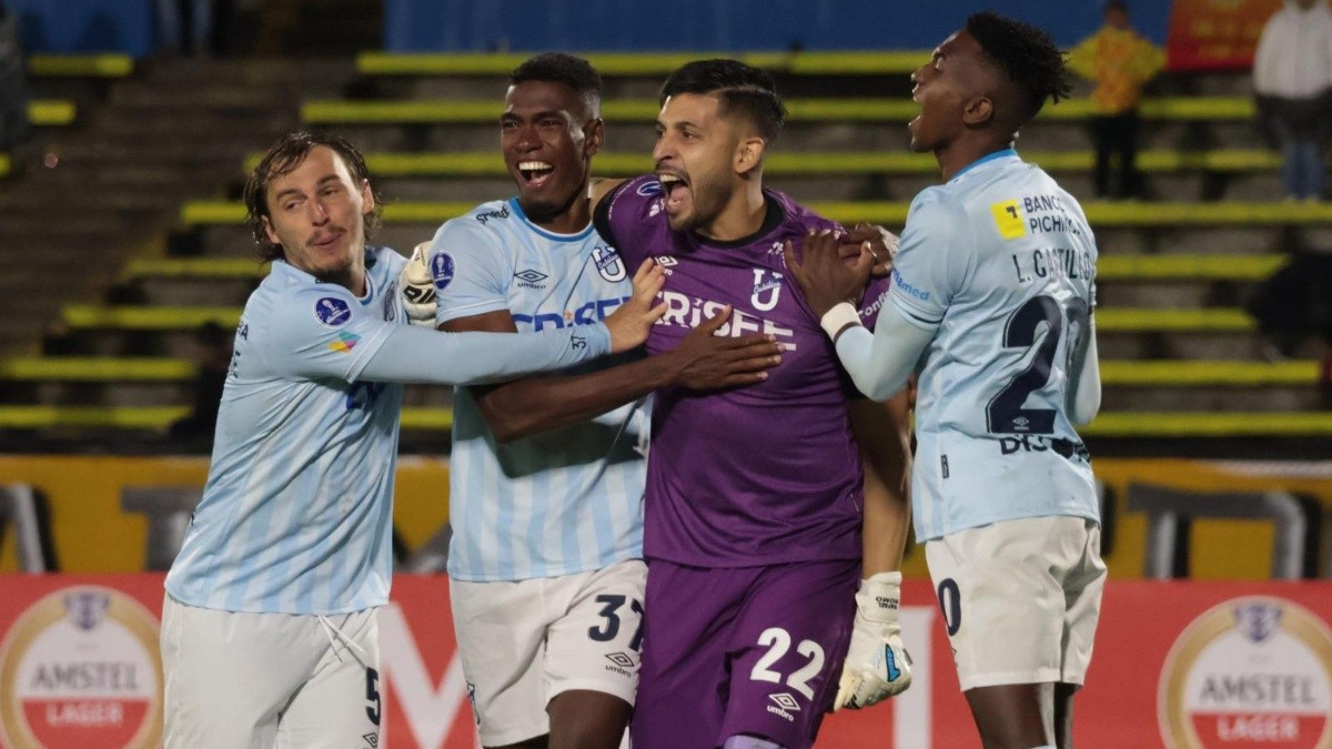 Jugadores de la Universidad Católica celebrando un triunfo. (ARCHIVO)
