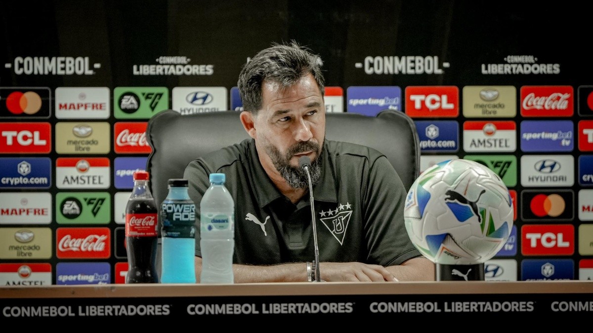 El entrenador de Liga de Quito, Pablo Sánchez, en rueda de prensa (Foto: Liga de Quito)