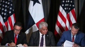 El presidente de Panamá, José Raúl Mulino, fue testigo de la firma de un "memorando de entendimiento" el 9 de abril. (Getty Images / BBC)