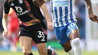 Pervis Estupiñán arrancó de titular con el empate del Brighton (Redes sociales)