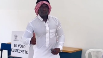 Segundo Alejandro Castillo ejerciendo su derecho al voto. (Captura de pantalla)