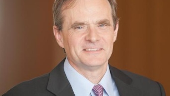 Simon Johnson ganó el Nobel de Economía el año pasado por sus estudios sobre la desigualdad. (BBC)