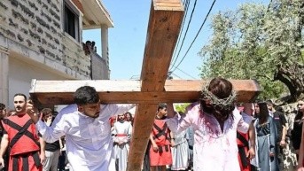 Hoy los cristianos se identifican con la cruz, pero al principio rechazaban el instrumento donde murió Jesús. (Foto: BBC)