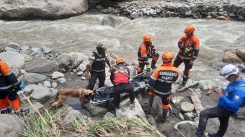 Las labores de rescate continúan en la zona del deslave y sectores cercanos. (Tomado de redes sociales)