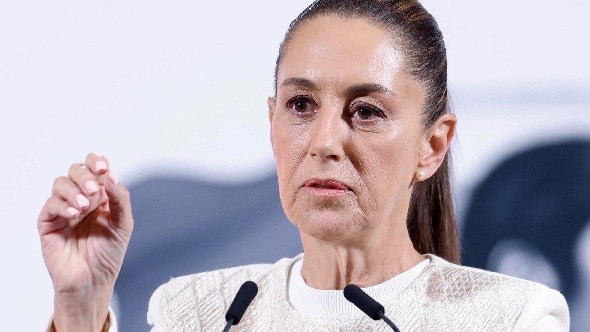 La presidenta de México, Claudia Sheinbaum, habla este miércoles durante una rueda de prensa en Palacio Nacional de la Ciudad de México (México). (Sáshenka Gutiérrez / EFE)
