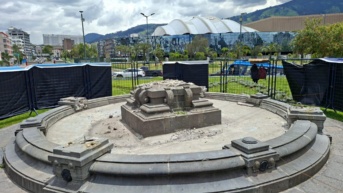 Las autoridades retiraron a La Insidia que se encontraba en la avenida Patria. (Diego Bravo C. / Ecuavisa)