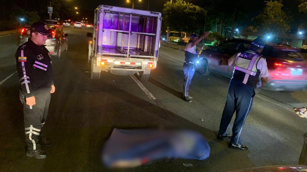 Un muerto dejó un siniestro de tránsito en la vía a la Costa, la noche del 19 de abril de 2025. (Cortesía)