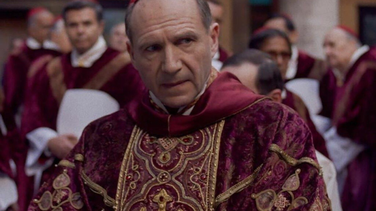 Ralph Fiennes interpretó al cardenal Lawrence. (Neal Moriarty)