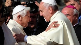 Francisco ya tenía más de setenta años cuando se convirtió en Papa en 2013, en sustitución de Benedicto XVI. (BBC)
