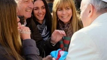 El momento en que Gustavo Alfaro y su familia conocieron al papa Francisco en 2014 (Foto: Instagram Gustavo Alfaro)