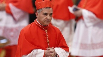 Angelo Becciu, cardenal acusado a 5 años de presión por fraude. (Foto: Internet)