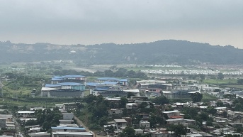 Según la Policía, miembros de Los Lobos buscan apoderarse de casas en la cooperativa San Francisco para tener vista directa a la cárcel regional Guayas. (Ecuavisa)