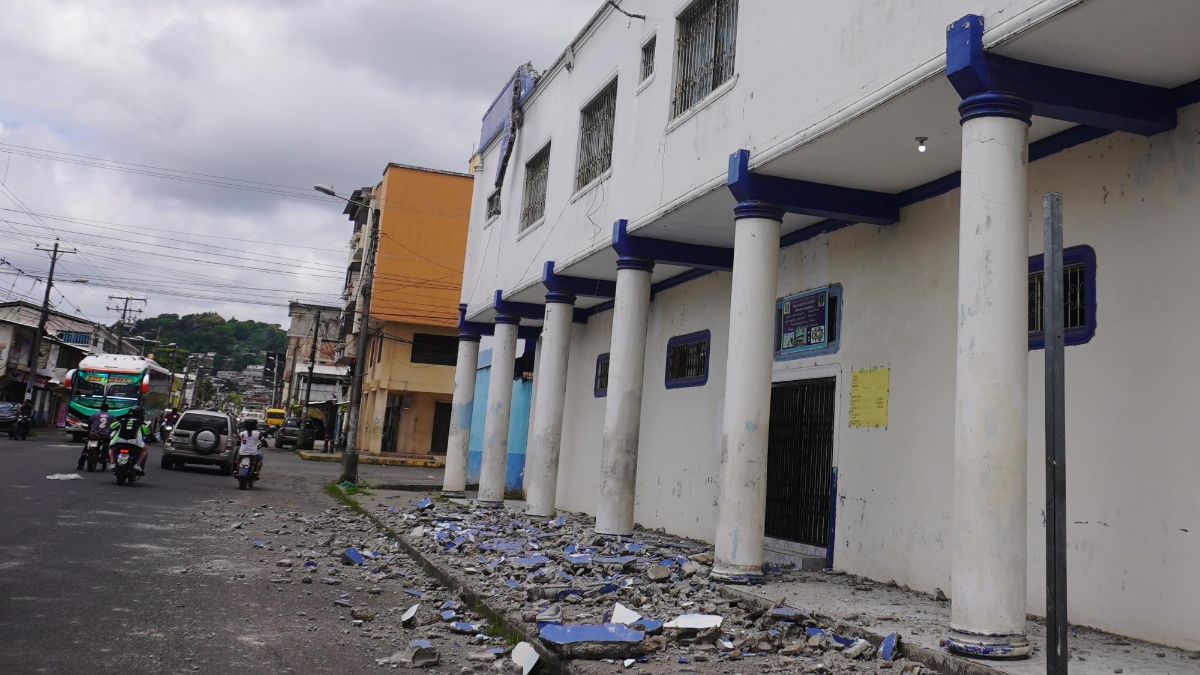 La Unidad Educativa Margarita Choez es uno de los edificios afectados por el sismo. (API)