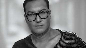 Julio Rangel Chávez se formó en el maquillaje en Brasil. (RRSS)