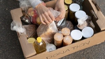 Imagen referencial de donaciones para afectados por el sismo en Esmeraldas. (Freepik)