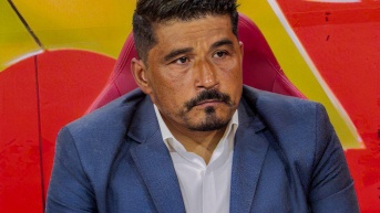 El entrenador de El Nacional, Omar Asad, en rueda de prensa (Foto: Internet)