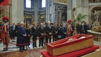 Velatorio del papa Francisco este viernes (Foto: EFE)