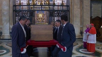 Ingreso del féretro del papa Francisco a la basílica de Santa María la Mayor (Redes Sociales)