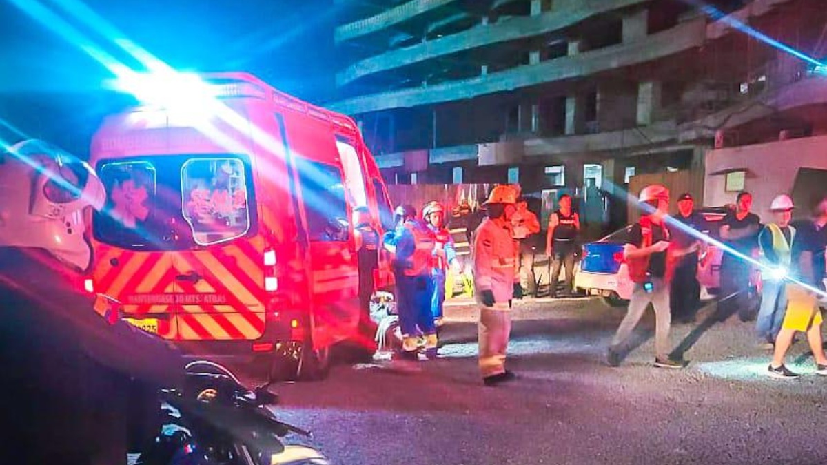 Bomberos, personal del MSP y funcionarios municipales acuideron a atender la emergencia. (Segura EP)