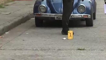 Imagen de un indicio de bala en centro sur de Guayaquil. (Televistazo)