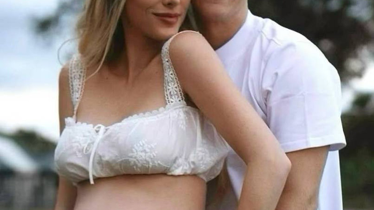 Lele Pons y Guaynaa posando en su primera foto del embarazo. (RRSS)