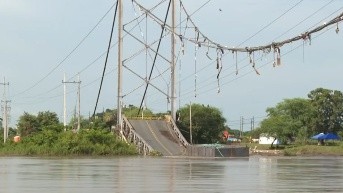 Puente caído (archivo)