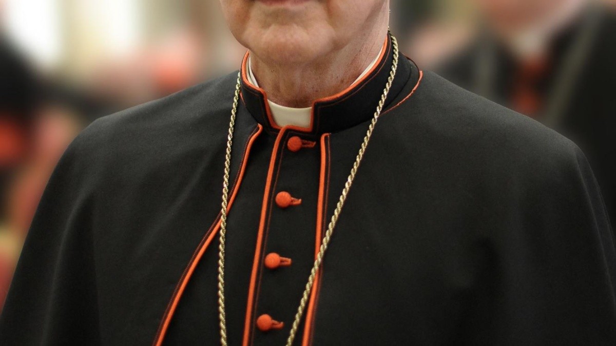 Esta imagen proporcionada por la Oficina de Prensa del Vaticano, tomada el 28 de febrero de 2013, muestra al cardenal peruano Juan Luis Cipriani Thorne. (AFP)