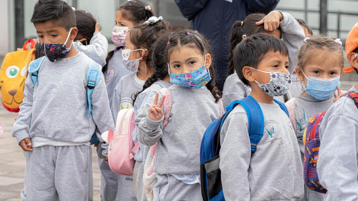 Fotografía de archivo de niños con mascarilla. (Flickr Ministerio de Educa)