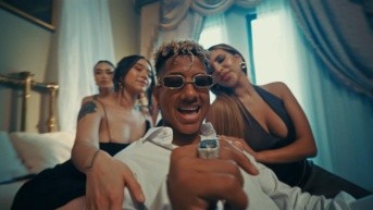 Imagen de Jombriel en su videoclip XCLANA. (Captura de Youtube)