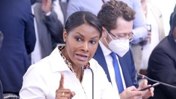 Una de las comparecencias de Diana Salazar, fiscal general del Estado, en la Asamblea. (Flickr de la Asamblea)