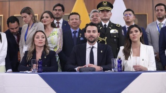 Mishel Mancheno, Niels Olsen y Valentina Centeno, todos de ADN, en una rueda de prensa tras la sesión del Pleno. (Asamblea)