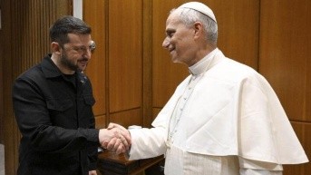 El papa León XIV ofreció acoger las conversaciones de paz entre Rusia y Ucrania (Foto por Handout/VATICAN MEDIA/AFFP)