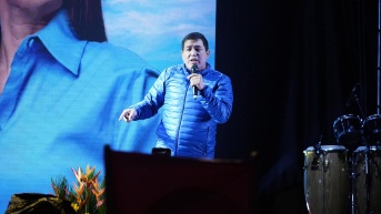 Andrés Arauz en el cierre de campaña de Luisa González en agosto de 2023. (API)