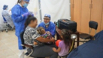 Las jornadas de inoculación son permanentes en los planteles educativos municipales. (Cortesía de Quito Informa)