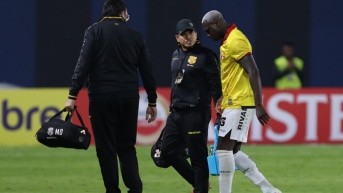 Felipe Caicedo salió del partido entre BSC e IDV por nueva lesión. (API)