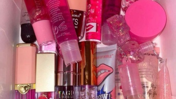 Imagen referencial de bálsamos labiales de diferentes marcas. (Fuente: Web)