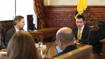 Daniel Noboa en una reunión con representantes de entidades financieras internacionales. (Flickr Presidencia)