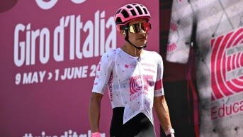 Richard Carapaz compite para ganar el Giro de Italia 2025. (EFE)