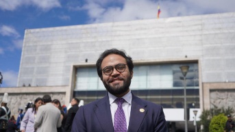 Edgar José Lama durante la posesión presidencial de Daniel Noboa. (Ministerio de Salud)