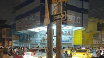 Imagen del local atacado la noche del viernes 30 de mayo, en la Décima y Ayacucho, centro de Guayaquil (Cortesía)