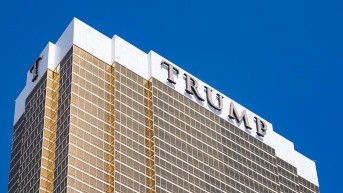 Imagen de archivo referencial de uno de los edificios de Donald Trump, el Trump International Hotel. (RRSS)