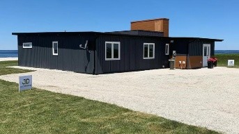 Una casa en Meteghan River, Canadá, utiliza más de 600.000 botellas recicladas como base de su construcción (Internet)