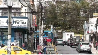 Imagen de las inmediaciones del mercado de Santa Clara, en el centro de Quito. (Captura de pantalla / Ecuavisa)